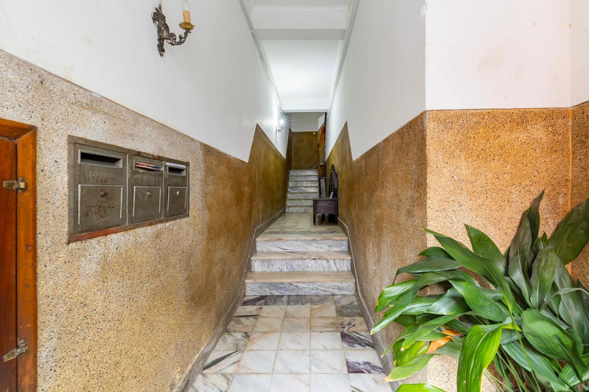 Cosy Remodeled Apartment In The City Center Fundão Esterno foto