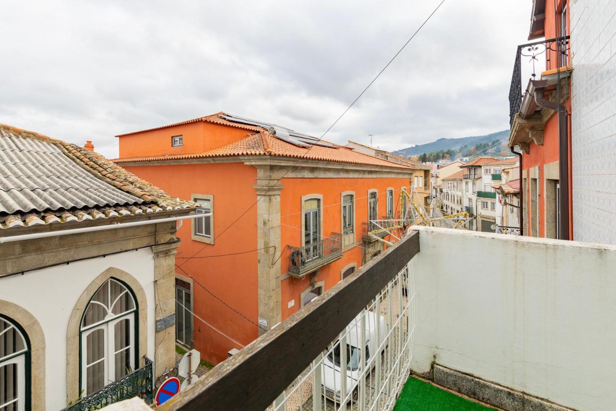 Cosy Remodeled Apartment In The City Center Fundão Esterno foto