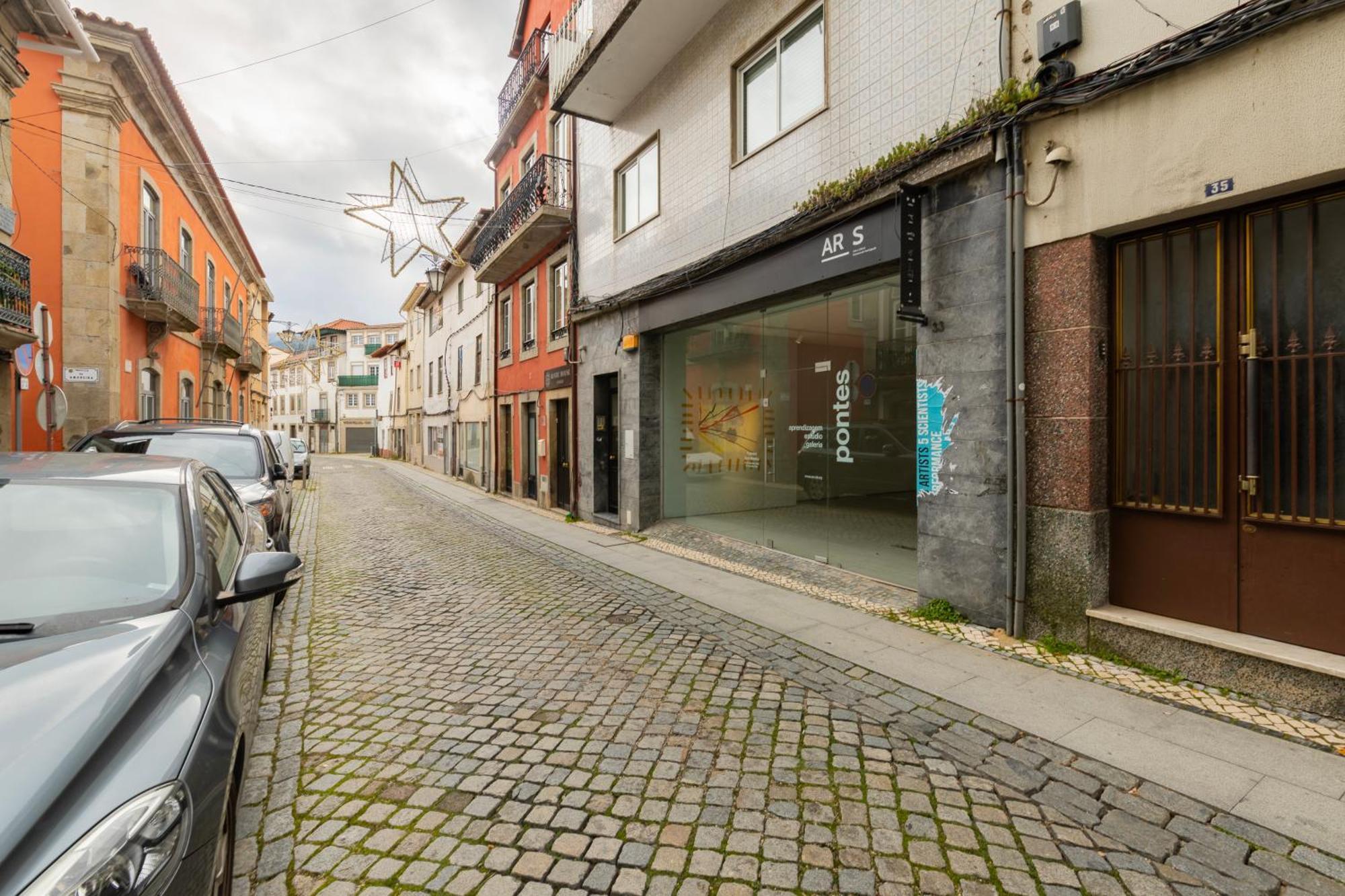Cosy Remodeled Apartment In The City Center Fundão Esterno foto