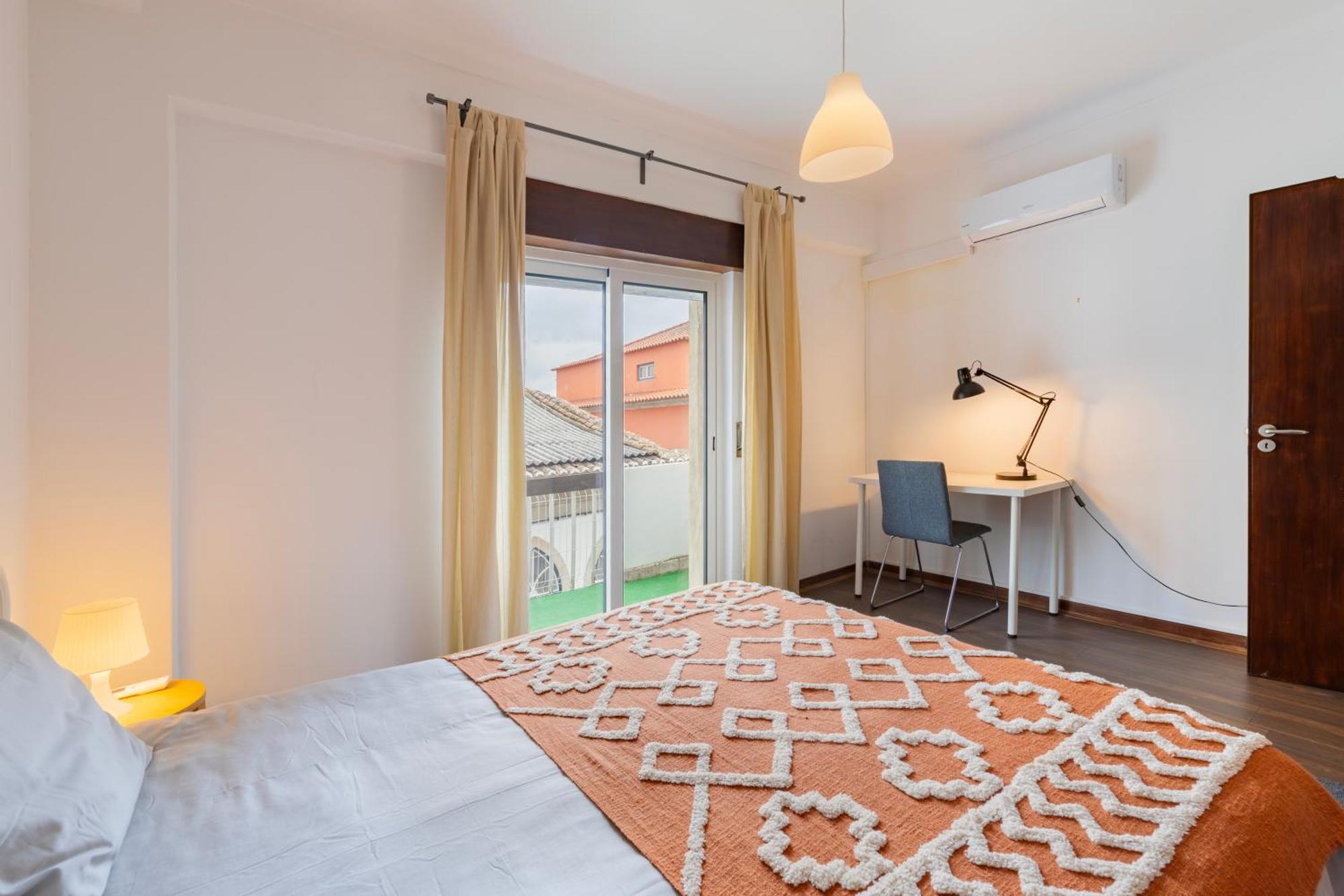 Cosy Remodeled Apartment In The City Center Fundão Esterno foto