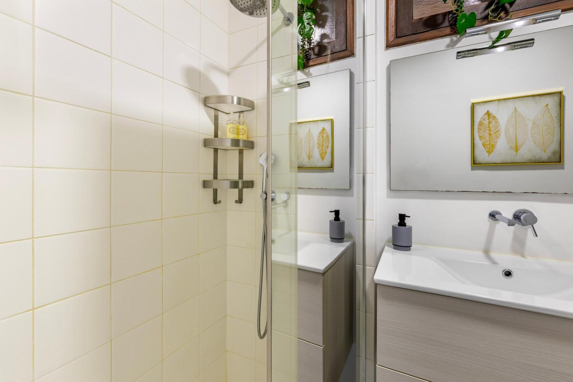 Cosy Remodeled Apartment In The City Center Fundão Esterno foto